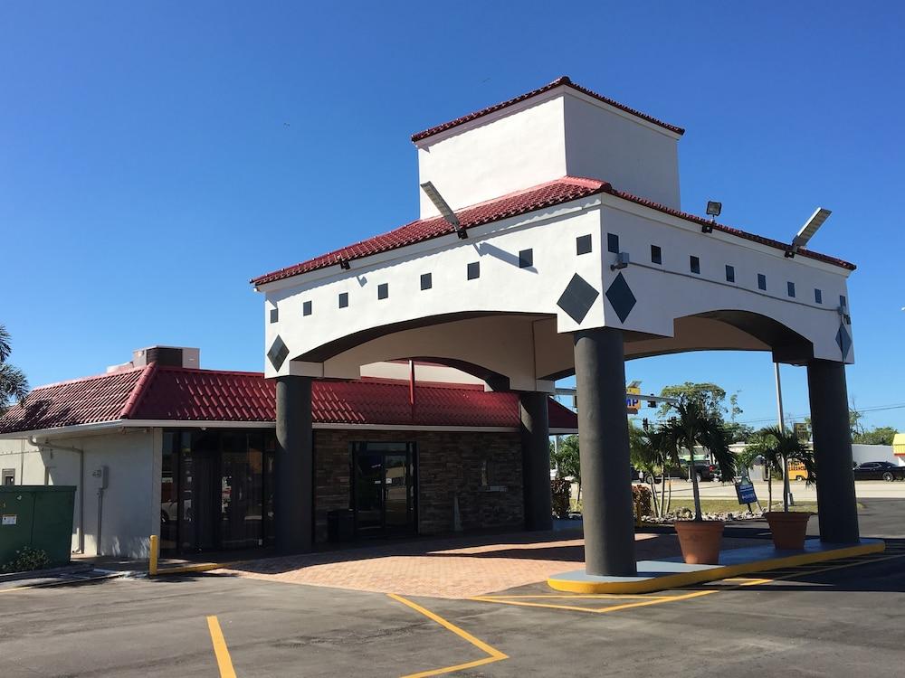 Days Inn By Wyndham Fort Myers Exteriér fotografie