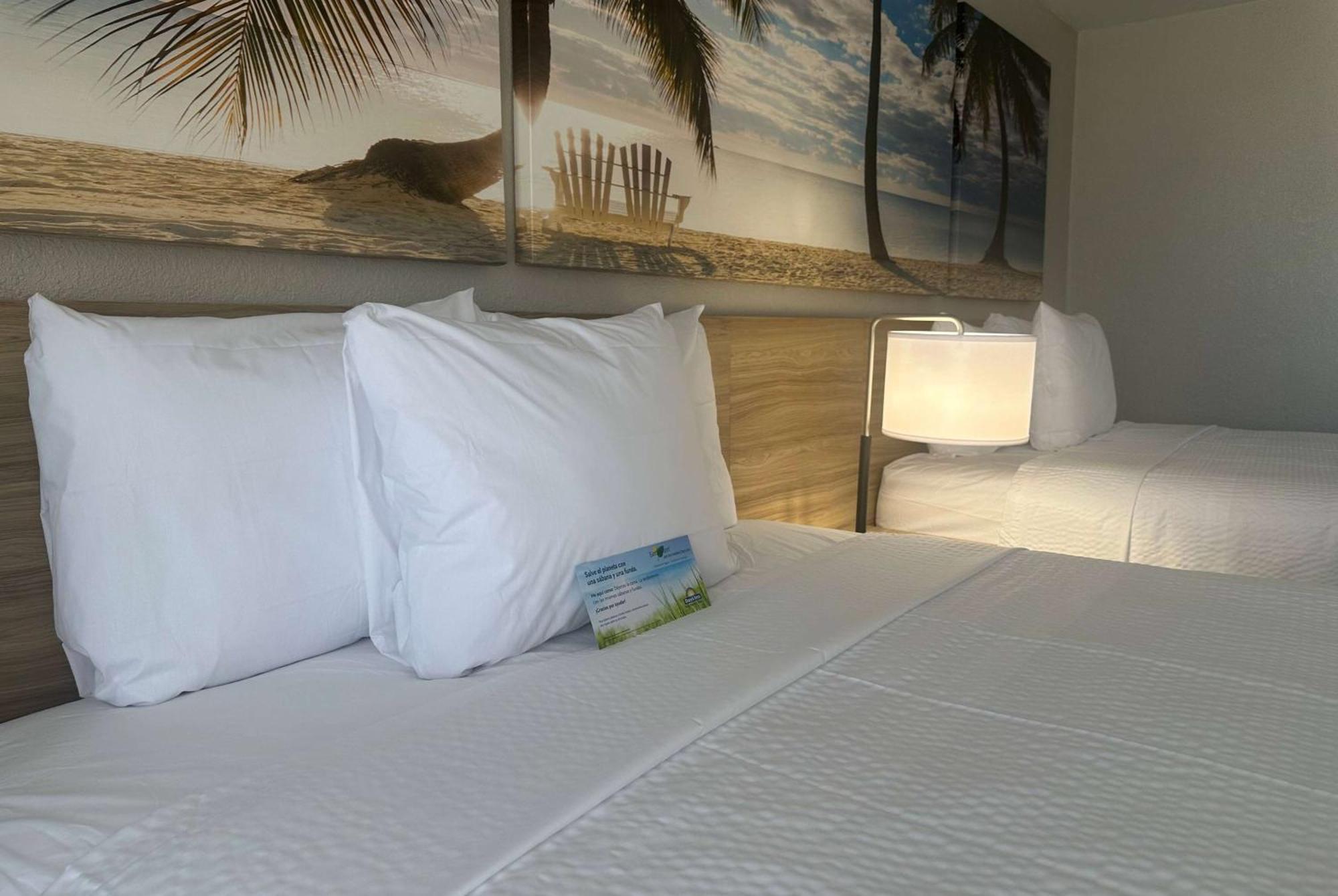 Days Inn By Wyndham Fort Myers Exteriér fotografie