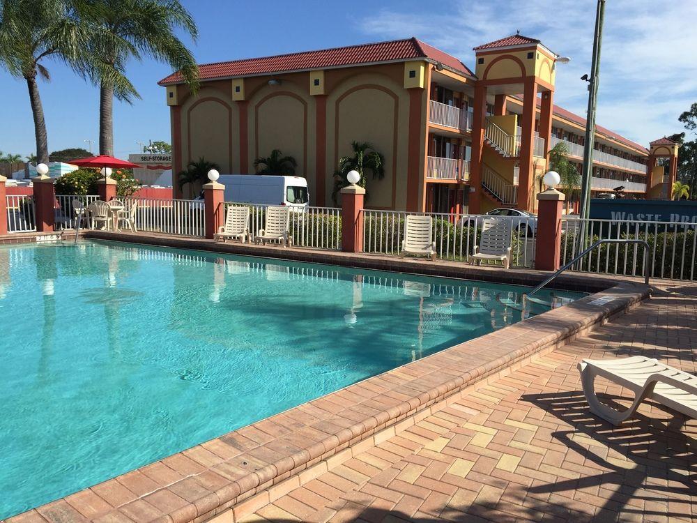 Days Inn By Wyndham Fort Myers Exteriér fotografie