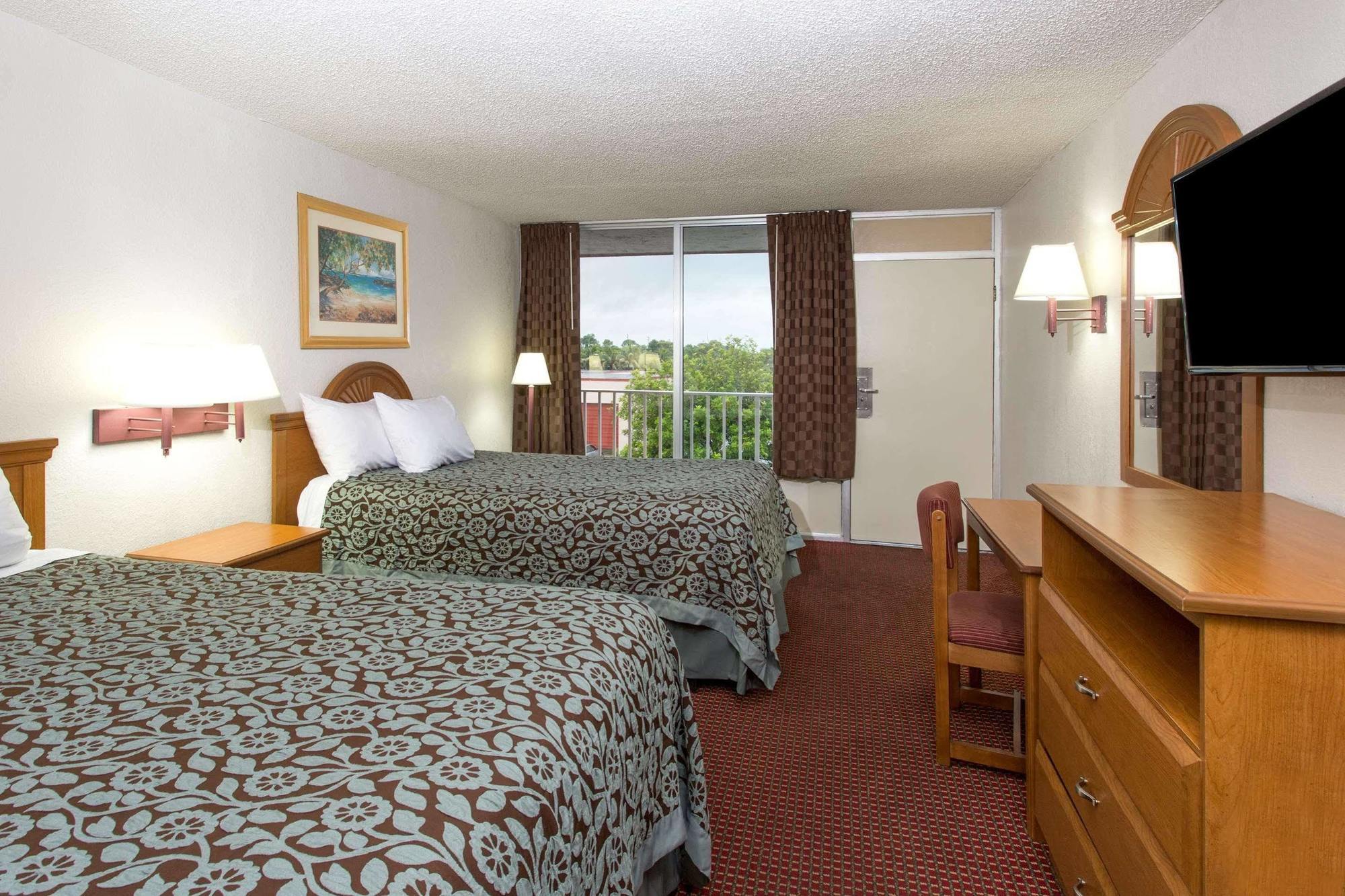 Days Inn By Wyndham Fort Myers Exteriér fotografie