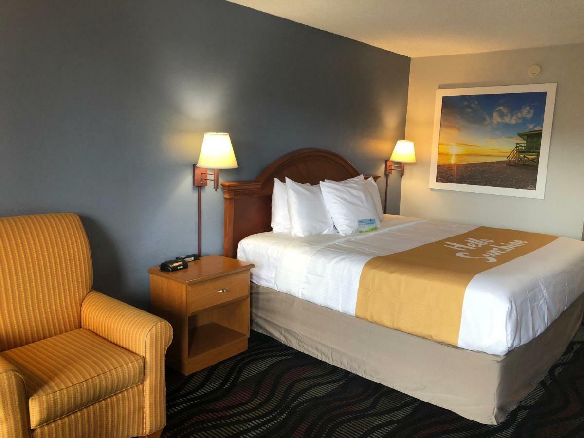 Days Inn By Wyndham Fort Myers Exteriér fotografie