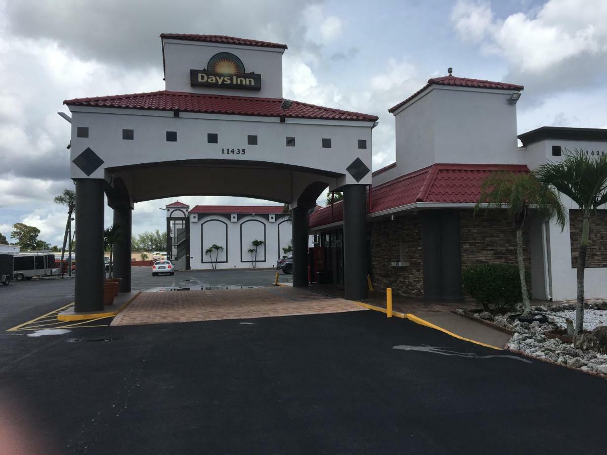 Days Inn By Wyndham Fort Myers Exteriér fotografie