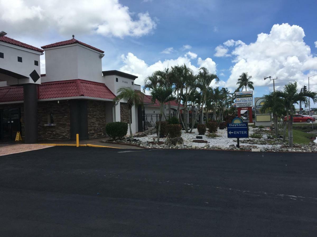 Days Inn By Wyndham Fort Myers Exteriér fotografie
